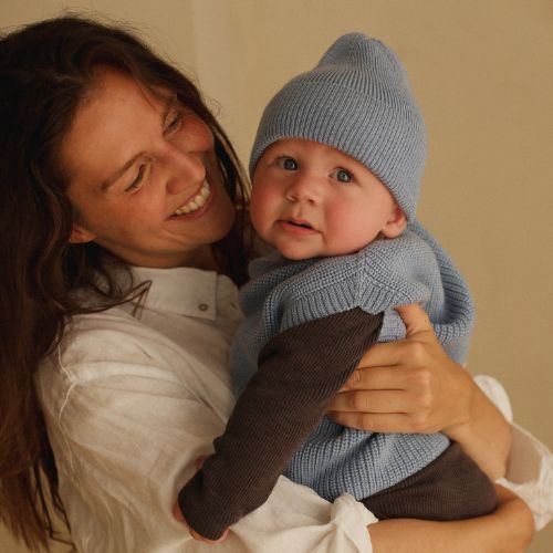 Hvid newborn beanie fonzie light blue-3