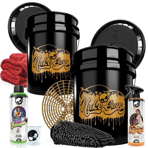 Nuke Guys Nuke Guys Wasset met twee 5 gallon (19 ltr) Gold emmers met deksel, Grit Guard Grit Gold , Washmitt, Gamma Droogdoek 50X80 1400 gsm, Velgenreiniger 1000 ml, Shampoo 500ML en maatbeker 150 ml TWV € 115,-