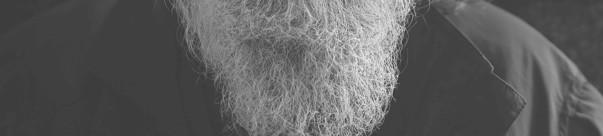 Waarom baardolie essentieel is voor baardverzorging: De voordelen en het gebruik van baardolie