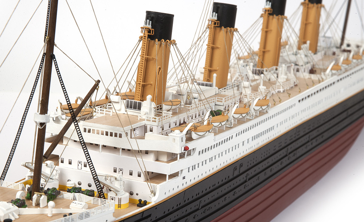 Titanic houten scheepsmodel 1:300-3