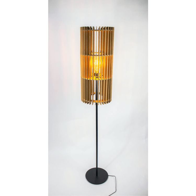 prijs moordenaar sigaret Kartonnen Vloerlamp met Grote Lampenkap | Duurzame Lamp - KarTent webshop