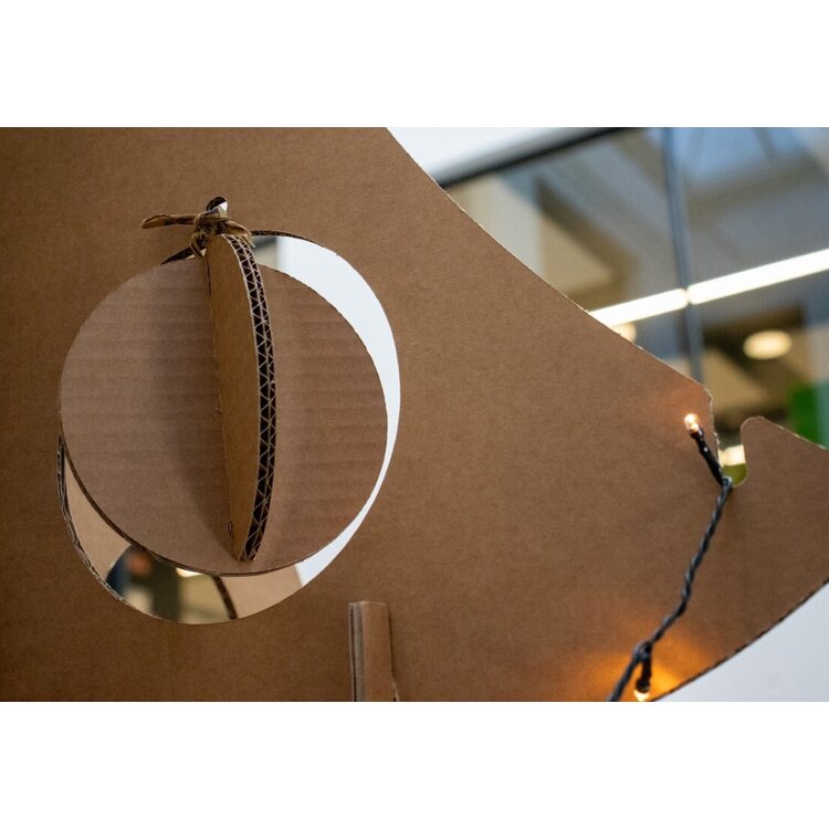 Kartonnen kerstboom XL 3,3 meter hoog KarTent