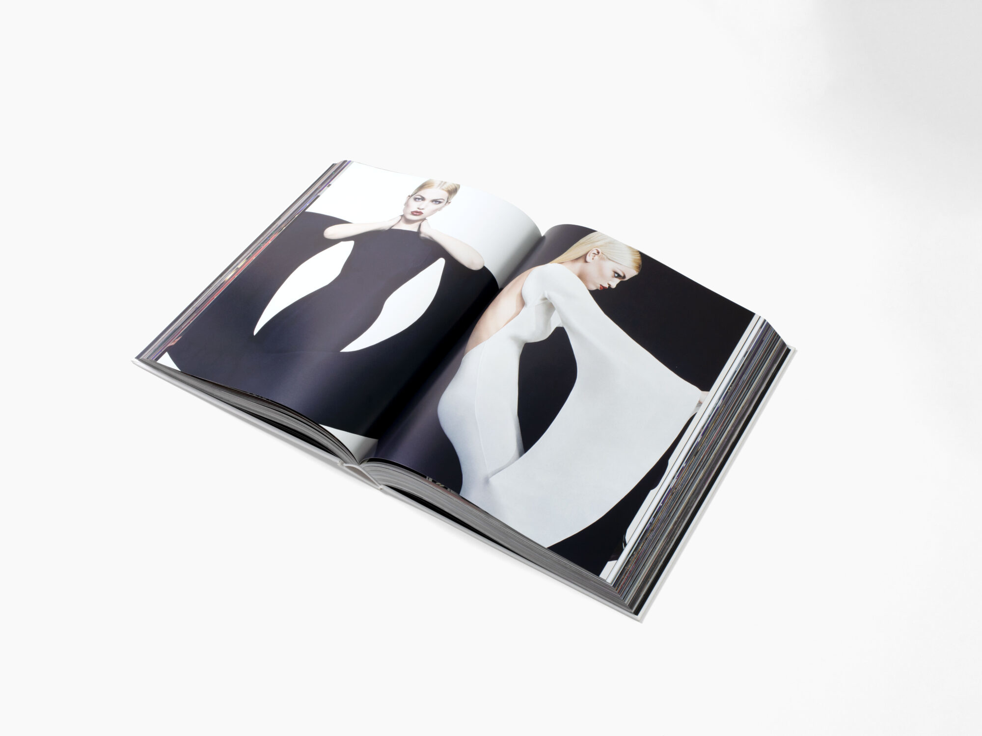 AROWONEN - Tom Ford 002 book