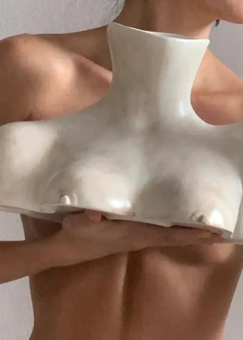 ANISSA KERMICHE -  Vase Breast Friend - Marble
