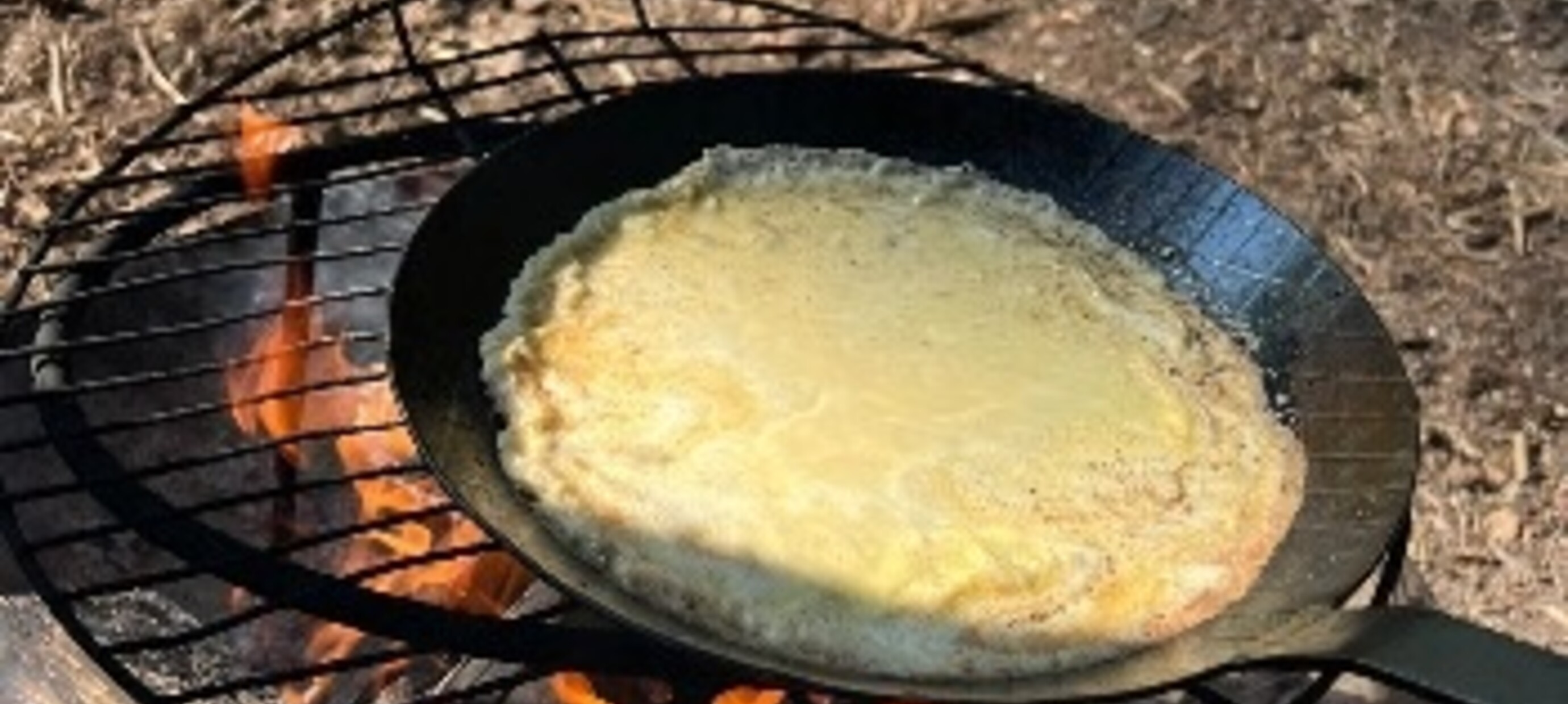 Pannenkoeken bakken op open vuur