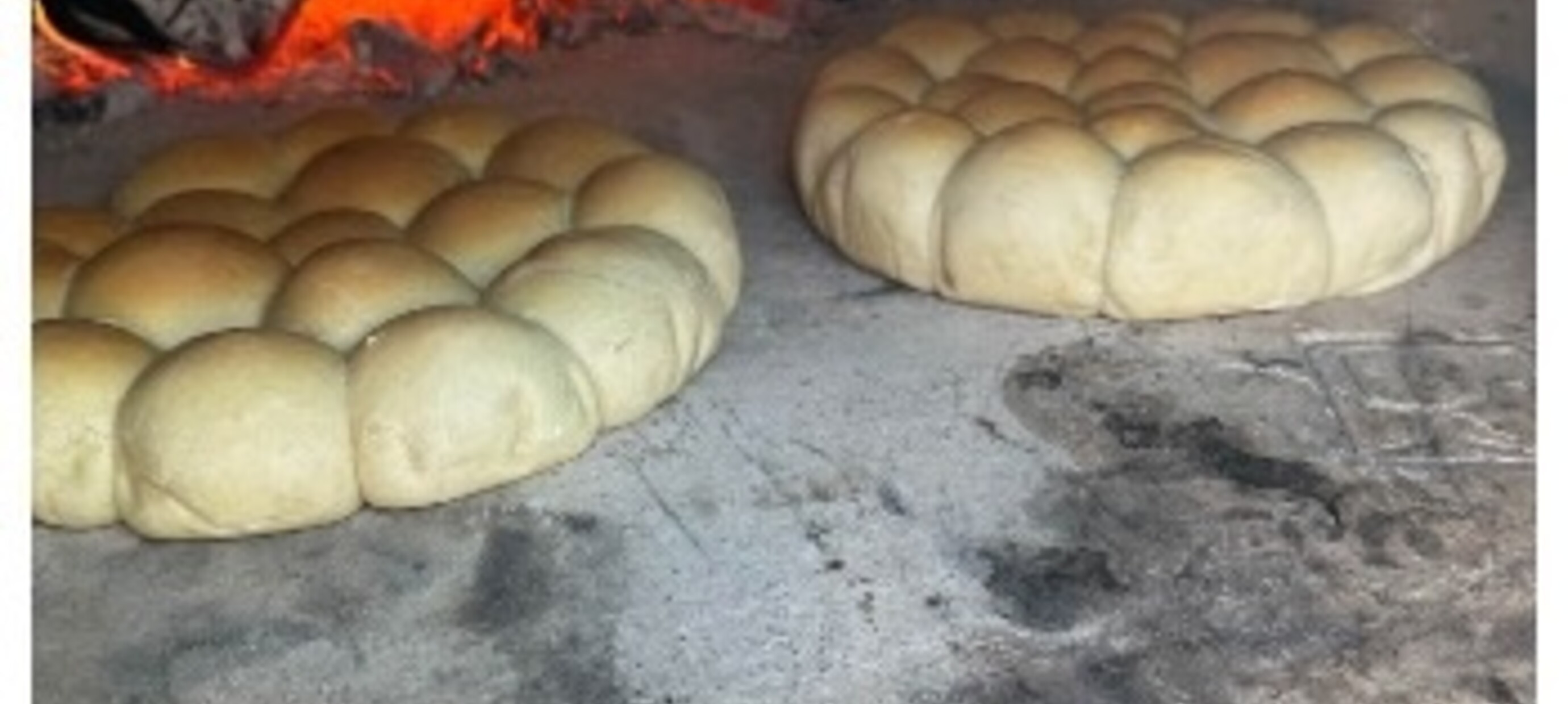 breek brood bakken in een Duch Oven 