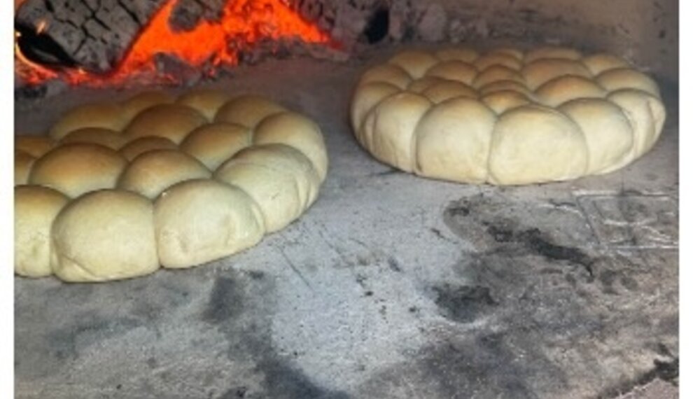 breek brood bakken in een Duch Oven 