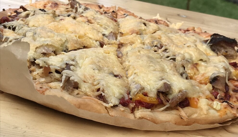 pizza bakken in een dutch oven