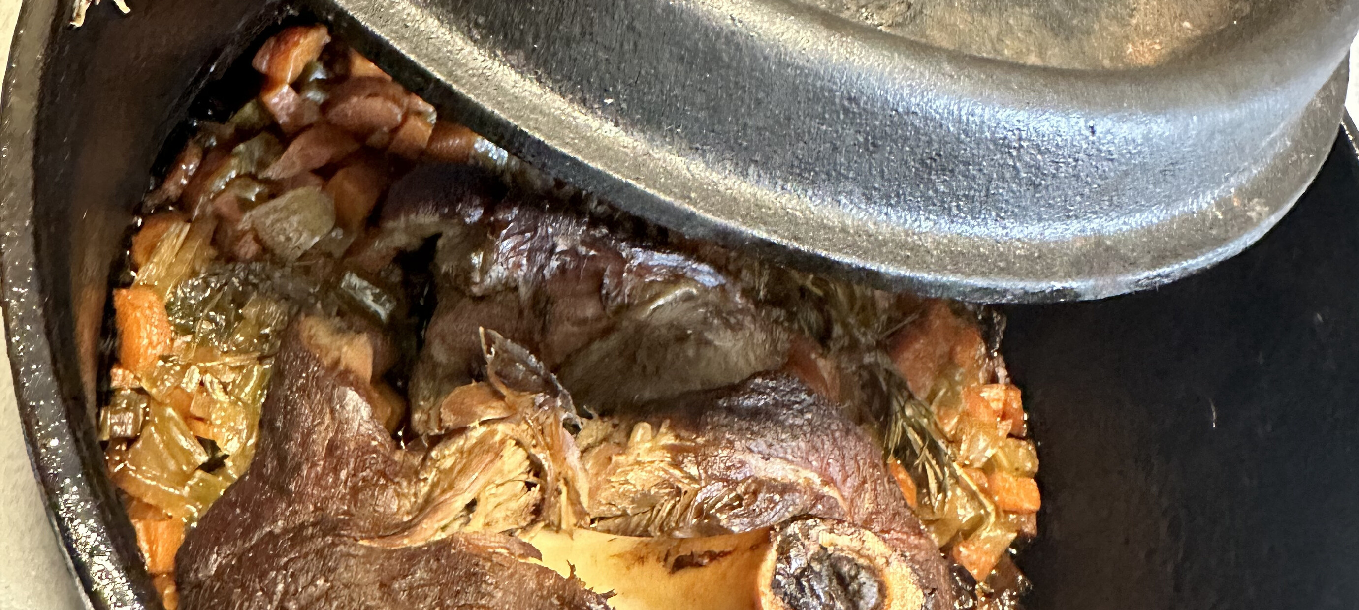 Lamsbout uit de Dutch Oven 