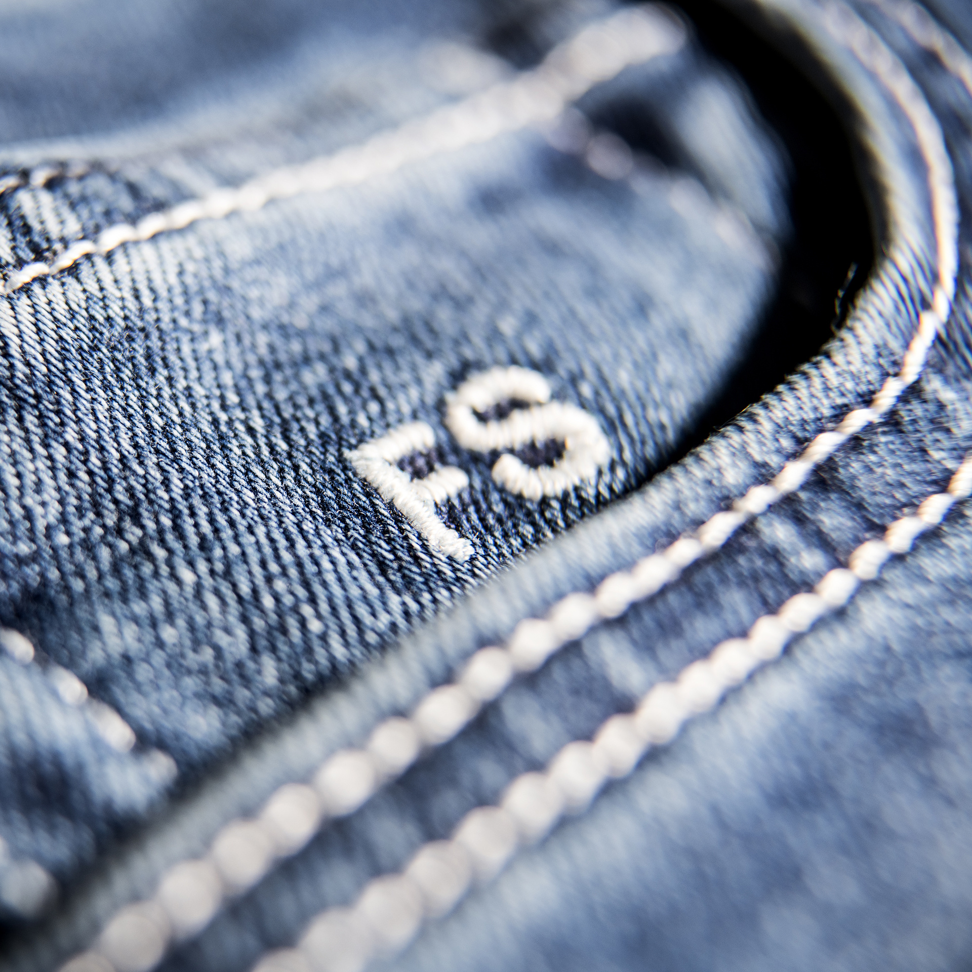 Looking for a pair of made-to-measure jeans? - PAKKEND Amsterdam