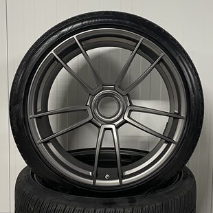 Porsche 992 20/21 inch 911 Turbo S complete winterwielenset, platina (zijdeglans) gespoten