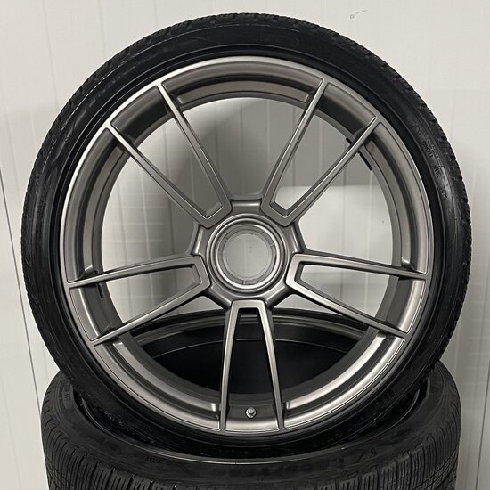 Porsche 992 20/21 inch 911 Turbo S complete winterbandenset, platina (zijdeglans) gespoten