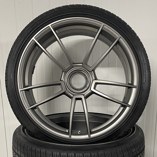Porsche 992 20/21 inch 911 Turbo S complete winterbandenset, platina (zijdeglans) gespoten