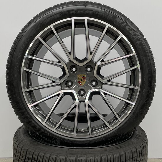 Porsche Cayenne  E3-I  21 inch RS Spyder winterwielenset