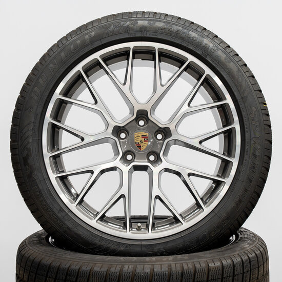 Porsche Macan 20 inch RS Spyder winterwielenset in Bicolor.