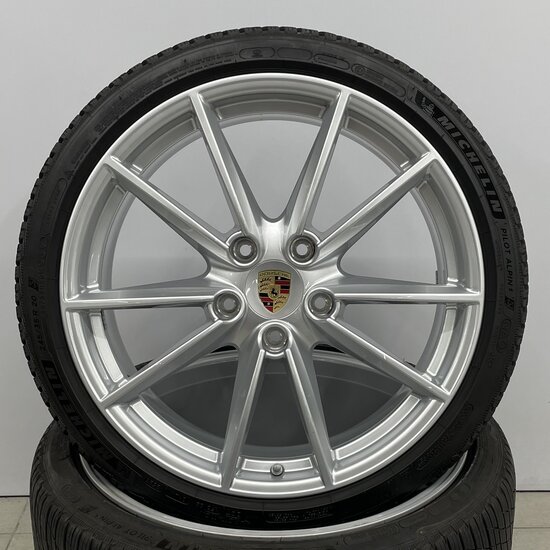 Porsche 992 20/21 inch Carrera S winterwielenset gespoten in zilvergrijs