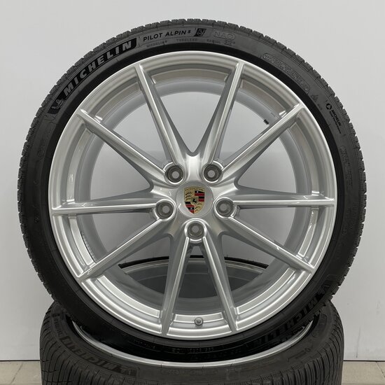 Porsche 992 20/21 inch Carrera S winterwielenset gespoten in zilvergrijs