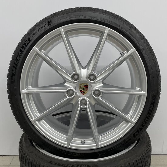 Porsche 992 20/21 inch Carrera S winterwielenset gespoten in zilvergrijs