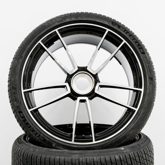Porsche 992 20/21 inch 911 Turbo S complete winterbandenset, bicolor.