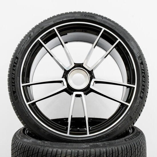 Porsche 992 20/21 inch 911 Turbo S complete winterbandenset, bicolor.