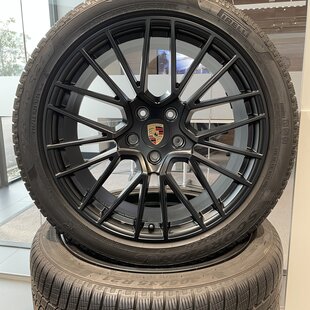 Porsche Cayenne  E3-I  21 inch RS Spyder winterwielenset