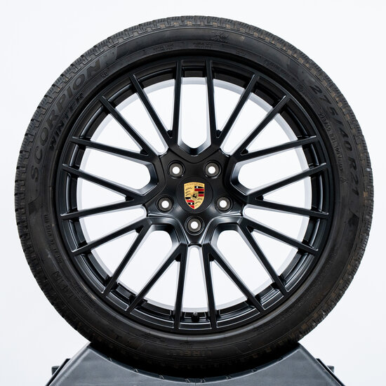 21-inch Porsche Cayenne  E3-I  RS Spyder winterwielenset zwart zijdeglans