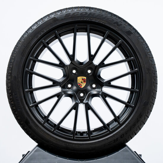 21-inch Porsche Cayenne  E3-I  RS Spyder winterwielenset zwart zijdeglans