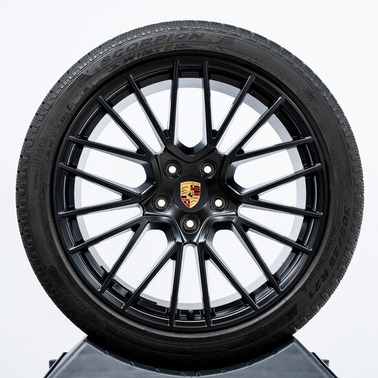 21-inch Porsche Cayenne  E3-I  RS Spyder winterwielenset zwart zijdeglans