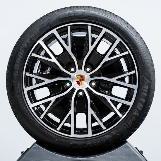 20 inch Taycan Turbo S Aero Design winterwielenset zwart gespoten (hoogglans)
