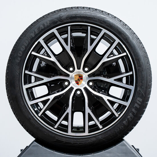 20 inch Taycan Turbo S Aero Design winterwielenset zwart gespoten (hoogglans)