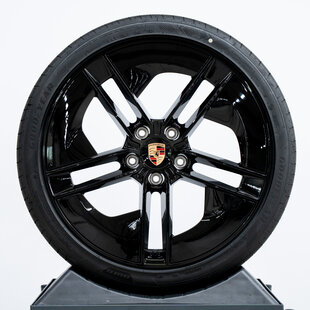 21 inch Taycan Exclusive Design zomerwielenset hoogglans zwart gespoten