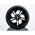 21 inch Taycan Exclusive Design zomerwielenset zwart gespoten (hoogglans) met zwart gespoten aeroblades (hoogglans)