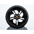 21 inch Taycan Exclusive Design zomerwielenset zwart gespoten (hoogglans) met zwart gespoten aeroblades (hoogglans)