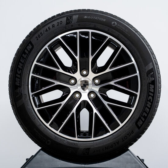 20 inch Macan S winterwielenset zwart gespoten (hoogglans)