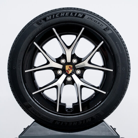 Cayenne E4 Demoset, 21-inch RS Spyder Design winterwielenset, gelakt in zwart (hoogglans) met glanzende voorvlak