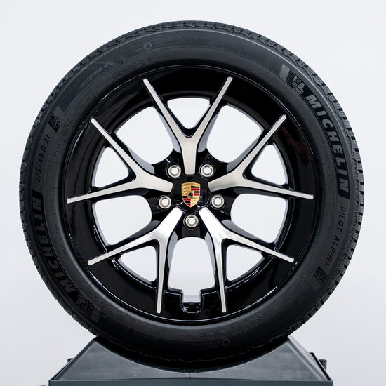 Cayenne E4 Demoset, 21-inch RS Spyder Design winterwielenset, gelakt in zwart (hoogglans) met glanzende voorvlak