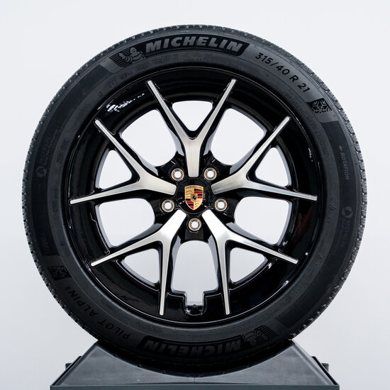 Cayenne E4 Demoset, 21-inch RS Spyder Design winterwielenset, gelakt in zwart (hoogglans) met glanzende voorvlak