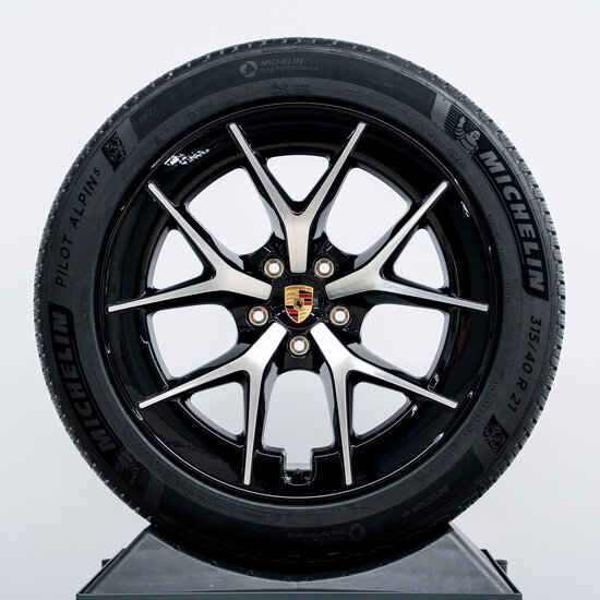 Cayenne E4 Demoset, 21-inch RS Spyder Design winterwielenset, gelakt in zwart (hoogglans) met glanzende voorvlak