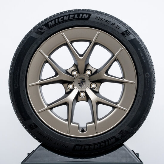 Cayenne E4 Demoset, 21-inch RS Spyder Design winterwielenset, gelakt in zwart (hoogglans) met glanzende voorvlak - Copy