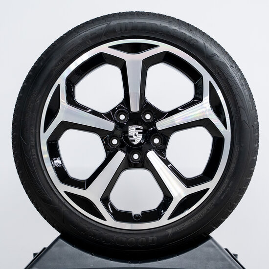 20 inch Taycan Off Road Design winterwielenset zwart gespoten (hoogglans)