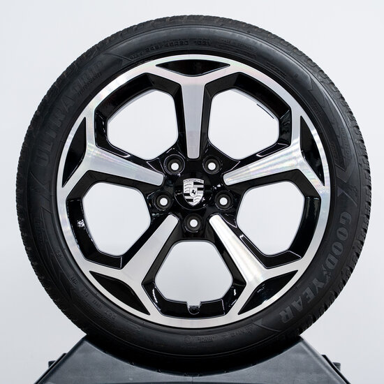 20 inch Taycan Off Road Design winterwielenset zwart gespoten (hoogglans)