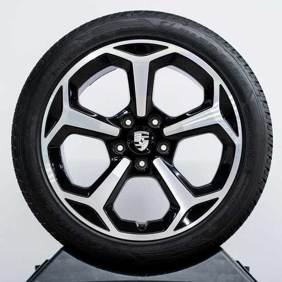 20 inch Taycan Off Road Design winterwielenset zwart gespoten (hoogglans)