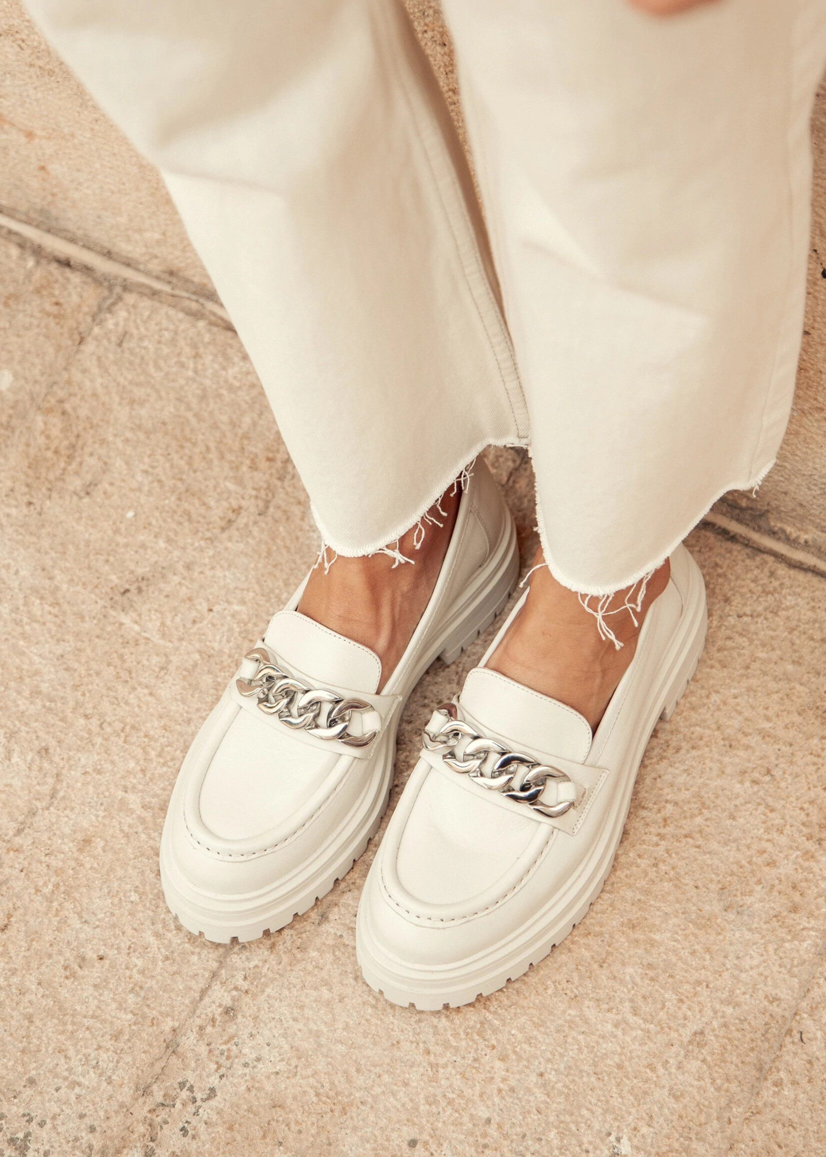 Chunky Loafers Beige Kette Silber