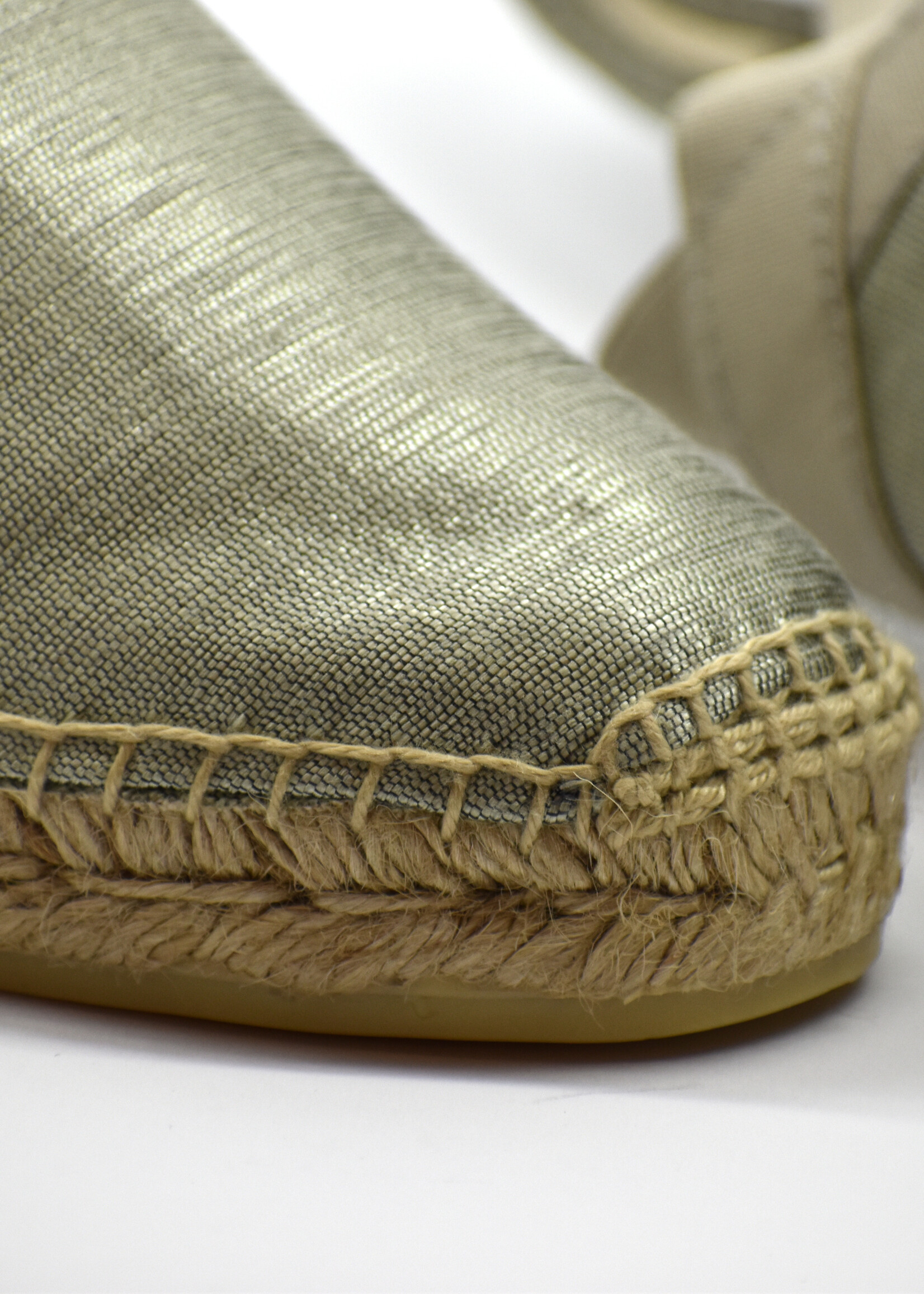 Espadrilles mit kleinem Keilabsatz Seide Silber