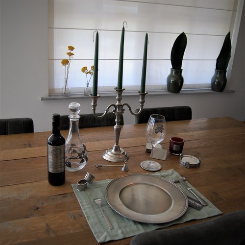 Gedeckter Tisch – Attraktive Wohndekoration