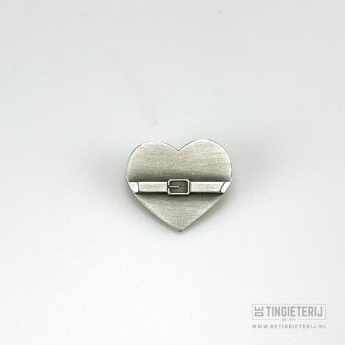 Brooch - Put the heart under the belt