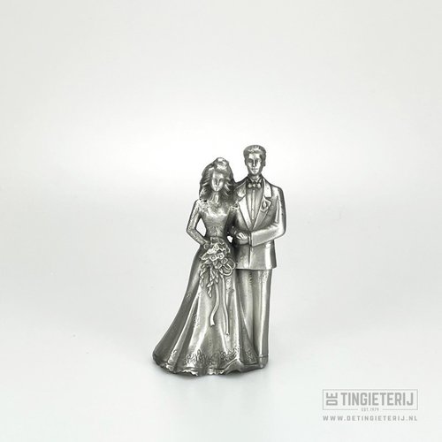 Sculpture wedding couple classic