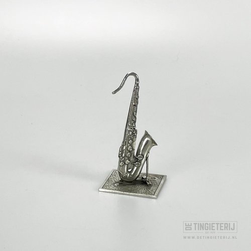 Miniature figurine saxophone