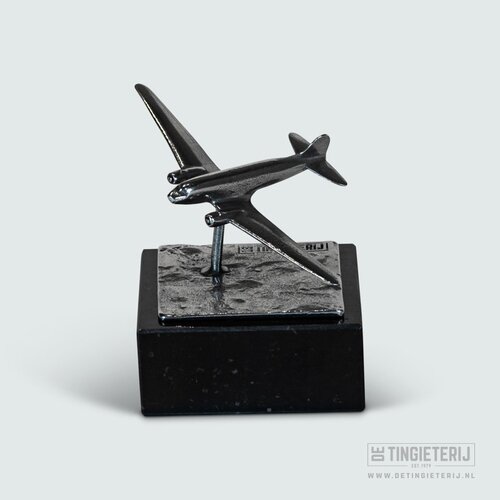 De Tingieterij Pewter miniature plane "Dakota" De Tingieterij Pewter miniature plane "Dakota"