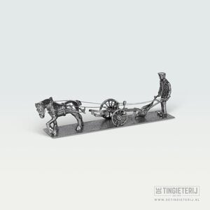 De Tingieterij Farmer with plow